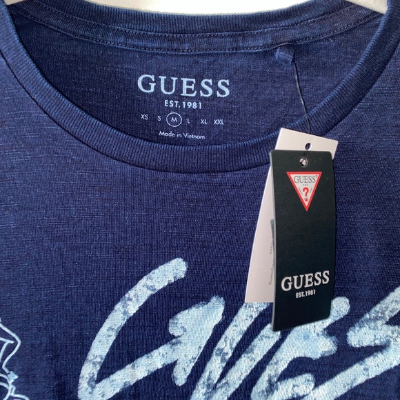 NWT Men's Blue Graphic Guess T-Shirt Sz Medium - Picture 3 of 4